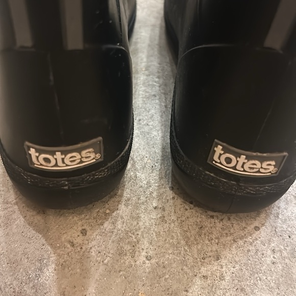 Totes Rain boots -  new, never worn! No tags. They were too small for me. - Picture 6 of 6